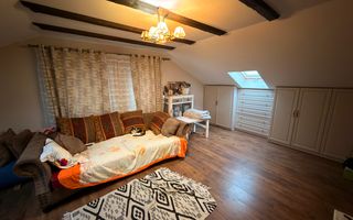 Apartament tip penthouse cu terasa si acces la curte - Poză 10