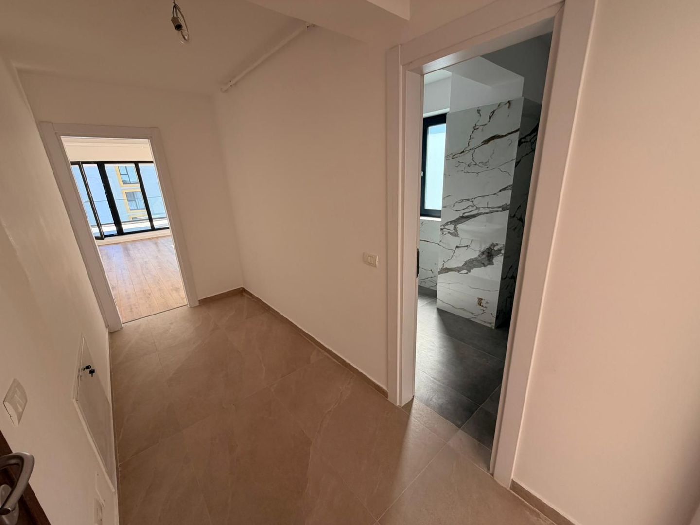 AP. 2 CAMERE, BLOC NOU - TERASA 32 MP, MUTARE IMEDIATA ,COMISION 0% - Poză 3