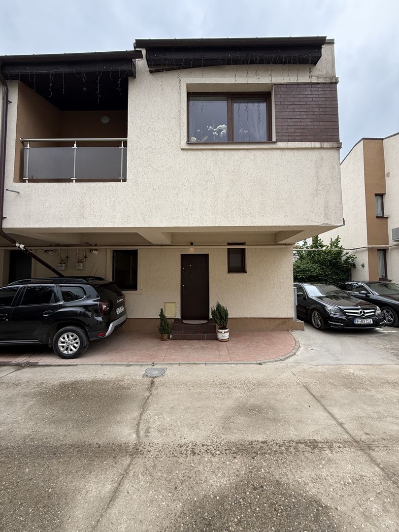 Casă înșiruită complet mobilată + curte+ 2 parcari în complex inchis! - Poză 24