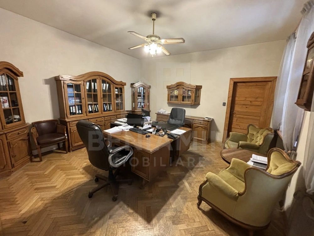 Apartament-2-camere-Central-Piata-Sfatului-Diferite-Compartimentari - Poză 1
