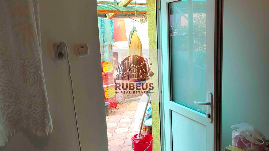 Casa cu personalitate in Calomfirescu – spatiu, liniste si teren gener - Poză 27