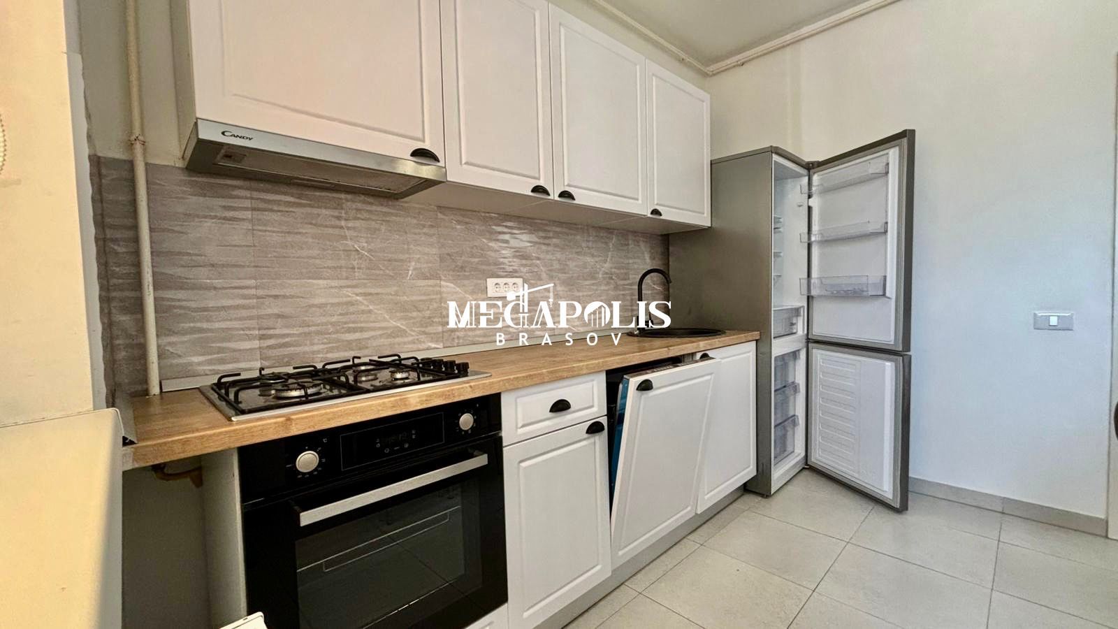 Apartament 3 camere | Balcon 20 mp | Parcare acoperită - Poză 4