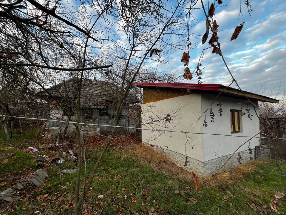 Casă + teren generos de vânzare în Strâmba Jiu - Poză 4