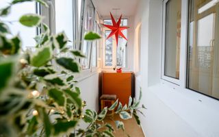 Inchiriez Garsonieră modernă, costuri mici, AC, balcon, 7 min metrou - Poză 3