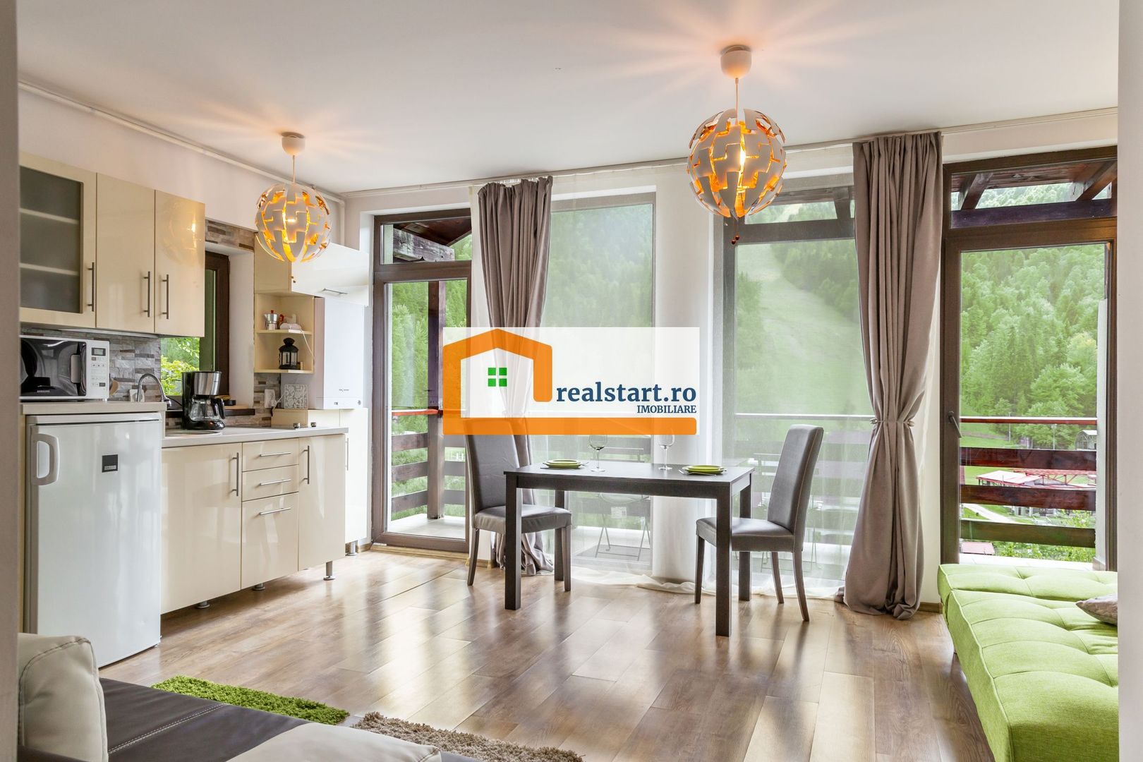 View munte,Studio Azuga, Ideal Investitie aparthotel, mobilat&utilat - Poză 2