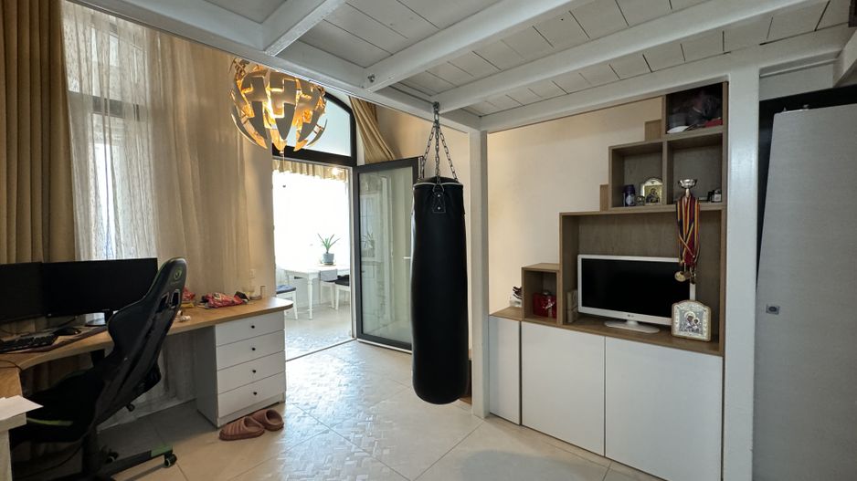 Casa pe aleea pietonala, vis-a-vis de Ceasul Electric - Poză 4