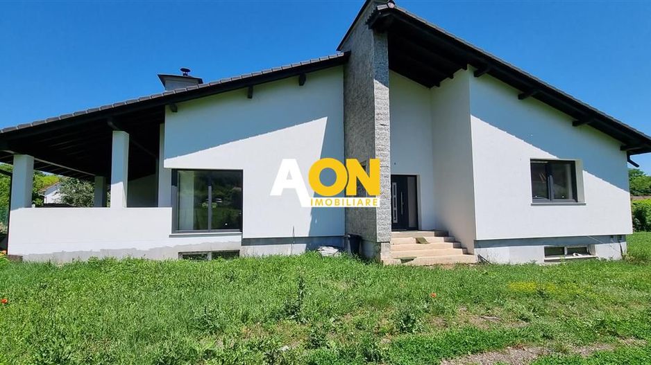 Casa 4 camere + demsiol 688 mp teren toate utilitatile langa padure - Poză 1