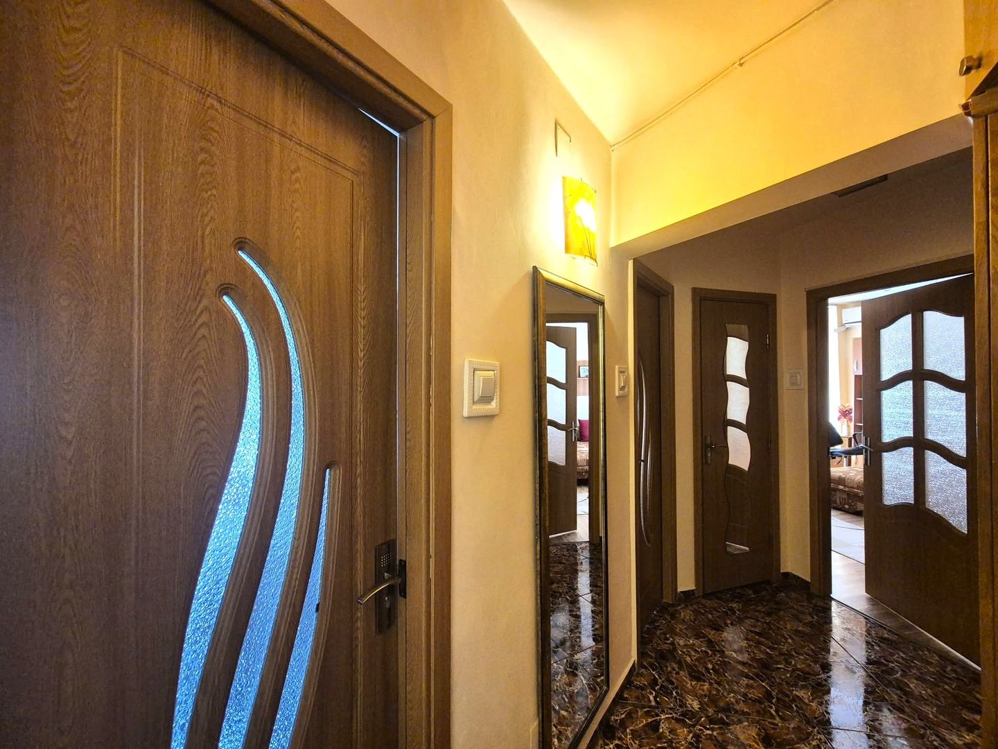 Exclusivitate - Apartament pretabil locuit, toate facilitătile in apropiere - Poză 11