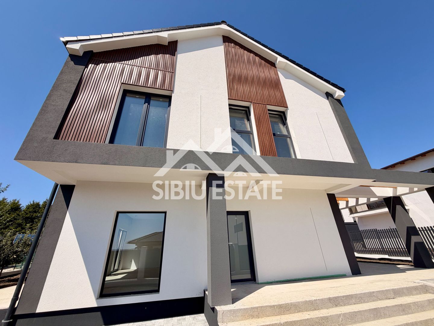 Casa finalizata Calea Cisnadiei curte proprie generoasa, Comison 0% - Poză 2