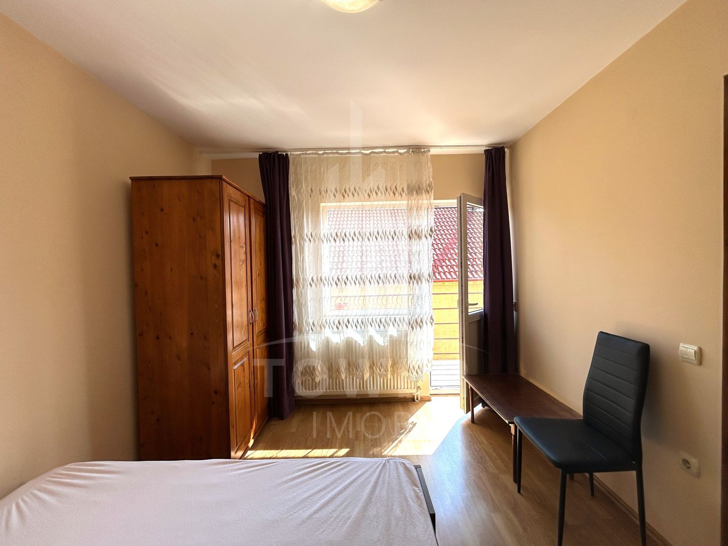 Apartament cu 3 camere, 2 băi și loc de parcare în curte – Turnișor - Poză 8