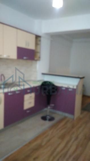 Închiriez apartament cu 2 camere - Poză 1