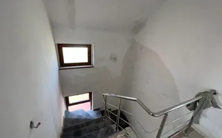 De vanzare casa renovata- 2 cladiri- Zona Moldoveanu-- 400 mp utili - Poză 15