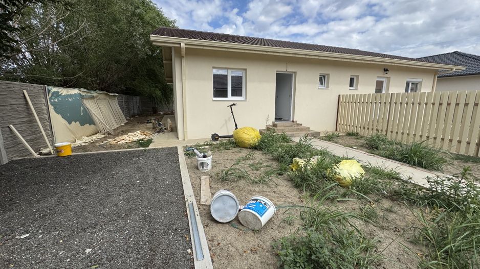 Sanmihaiu Roman, Duplex pe Parter, 3 camere,2 bai,terasa spatioasa - Poză 2