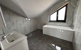 Casă spațioasă de vânzare, - Poză 8