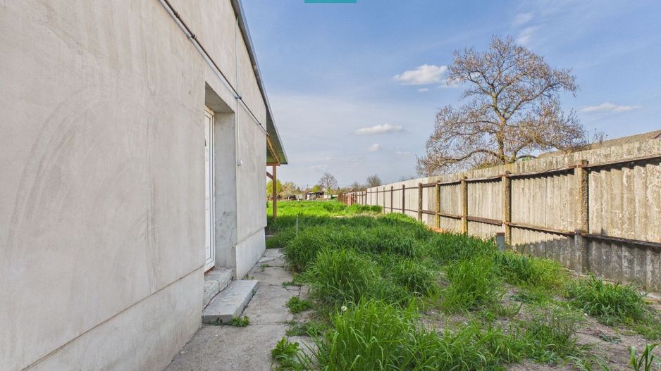 Casă renovată 4 camere si 1452 mp teren în Bătania - Poză 11