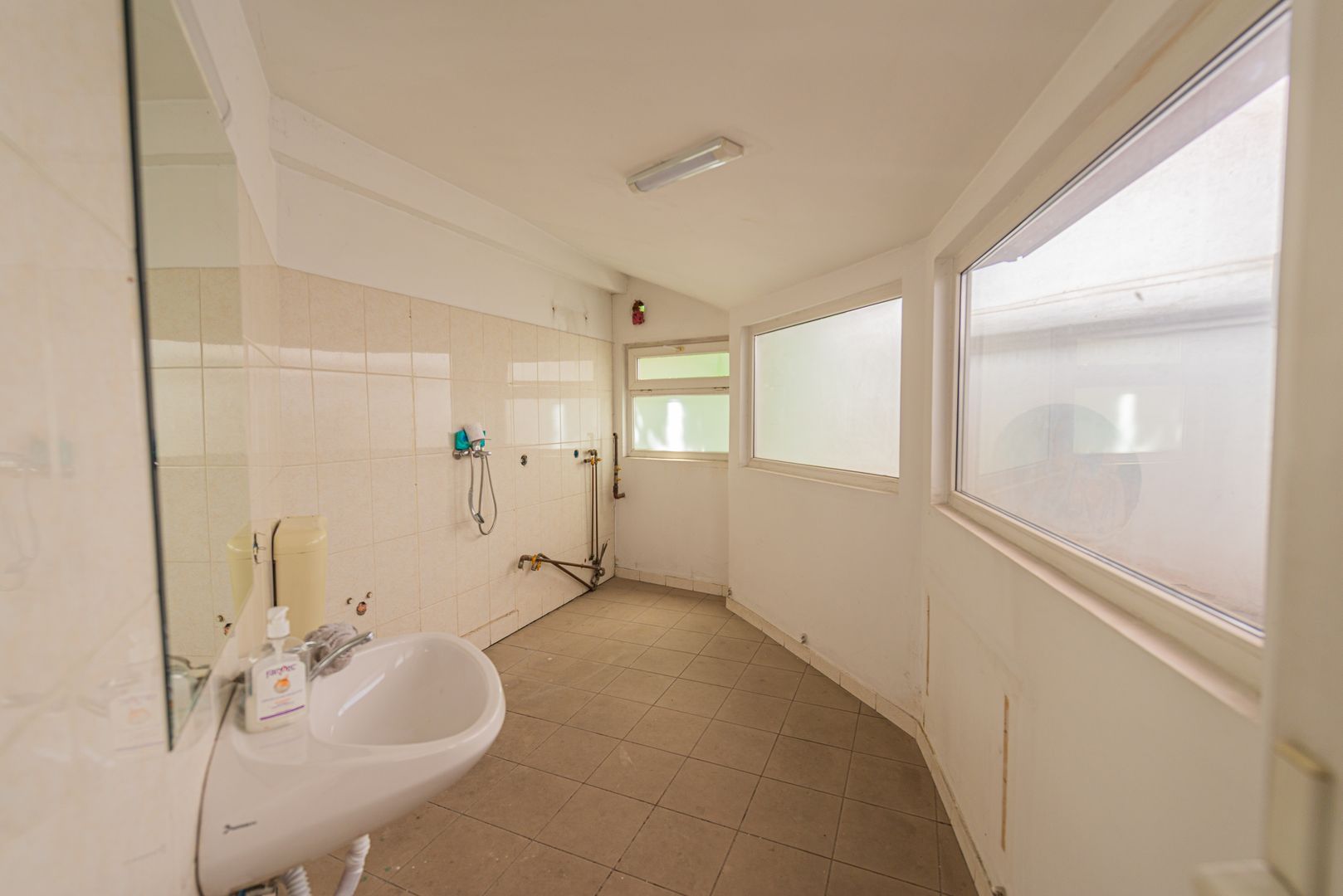 Spațiu de inchiriat, 9 camere, 3 bai, Universitate, 120mp - Poză 8