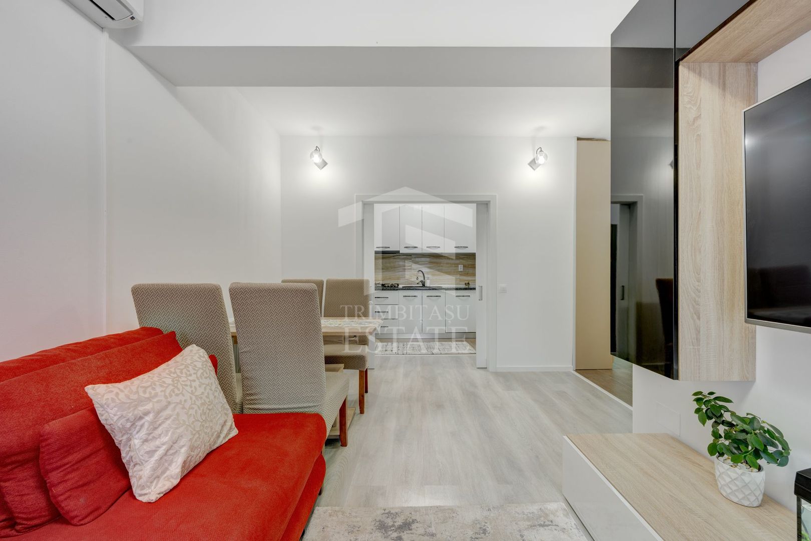 APARTAMENTUL SUPERB decomandat, et. 1/3 ! Bloc 2019 - Poză 3