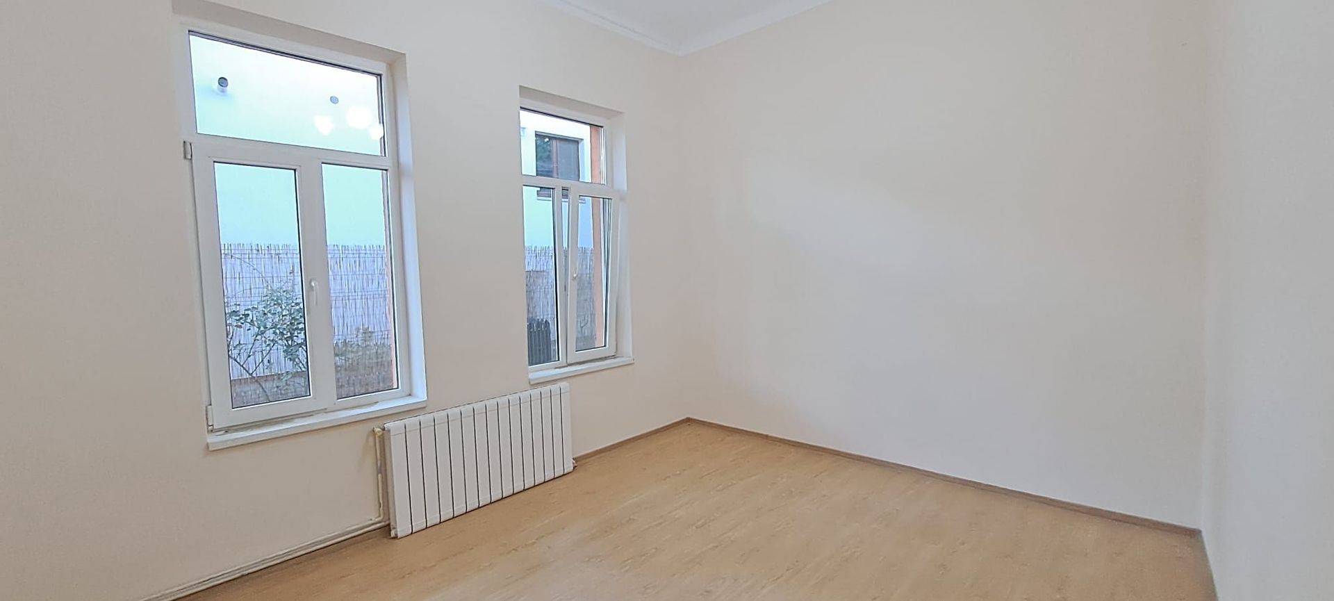 Tineretului, 350 metri metrou, casa 2 camere + curte, pretabil birou - Poză 4