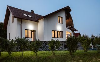 CASA DE LUX ÎN ZONA LIVEZENI - Poză 3