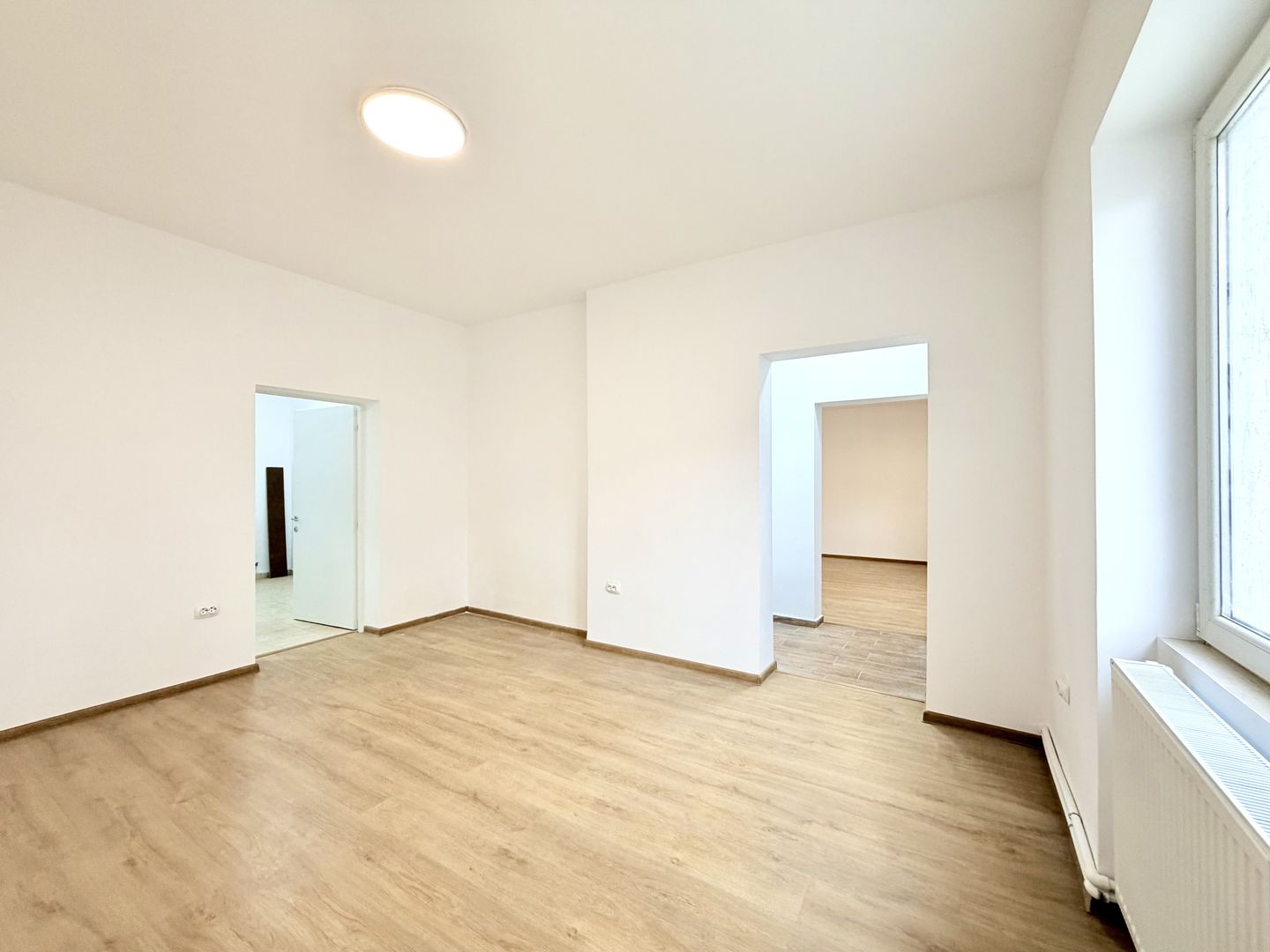 Spațiu comercial de închiriat – artera principală în nordul orașului. - Poză 10