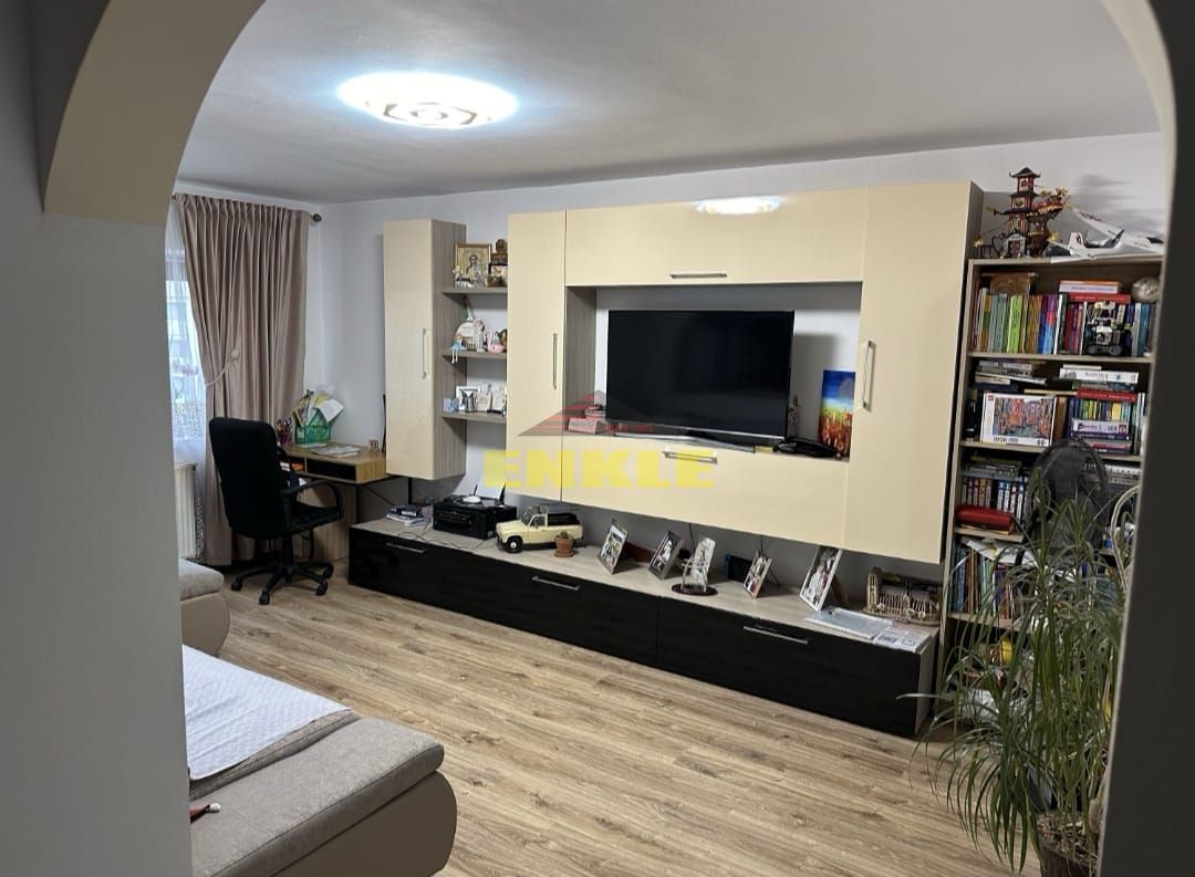 De vanzare apartament cu 3 camere, zona Mall. - Poză 2
