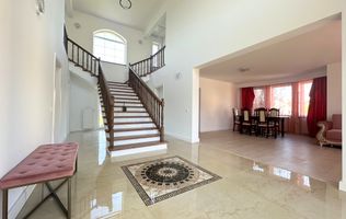 Vânzare casă 5 camere nouă elegantă și spațioasă în Hărman