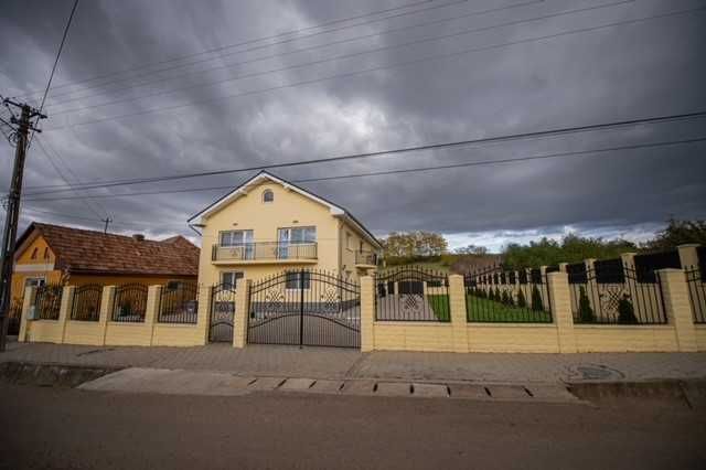 CASĂ DE ÎNCHIRIAT – TIUR-BLAJ, JUDEȚUL ALBA. Casă moderna si spațioasă, suprafață 300 mp, 2 sufragerii, 3 dormitoare, 3 bai. Toate utilitatile. - Poză 2
