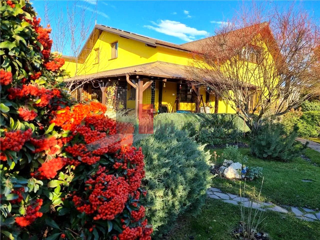 Vila superba cu gradina si panouri solare | Tancabesti - Poză 1