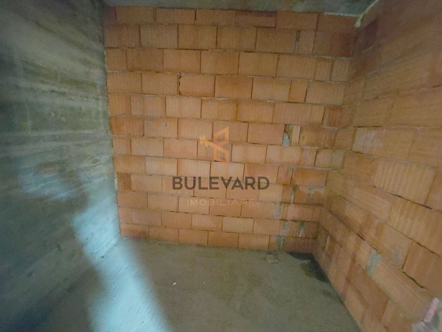 Apartament cu 2/3 camere cu finisaje incluse,  zona strazii  Piata 1 Mai! - Poză 8