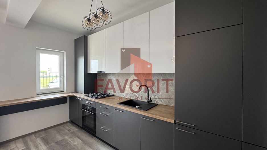 Mobilat si utilat. 2 locuri de parcare. Curte privata in CF - Poză 1