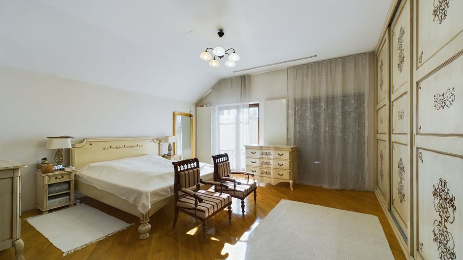 Vilă/casă cu 6 camere 400mp în Dumbrăvița - Poză 11