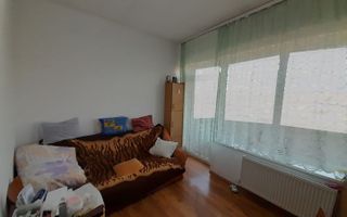 Apartament cu 3 camere în zonă centrală, compartimentat eficient. - Poză 1