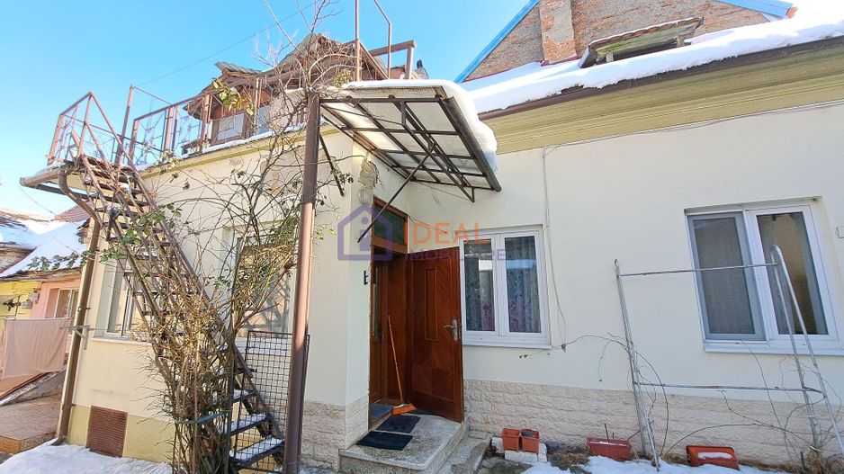 Casa cu 2 camere si pivnita mare, zona Ultracentrala - Poză 1