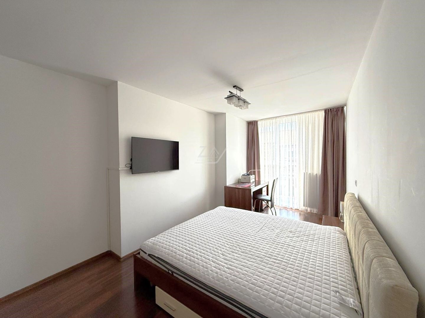 Complex Uranus. Balcon mare. Loc de parcare subteran. - Poză 8