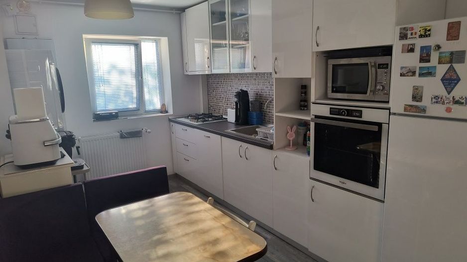 Vanzare apartament 3 camere decom., renovat complet,  centrală – Drumul Taberei - Poză 1