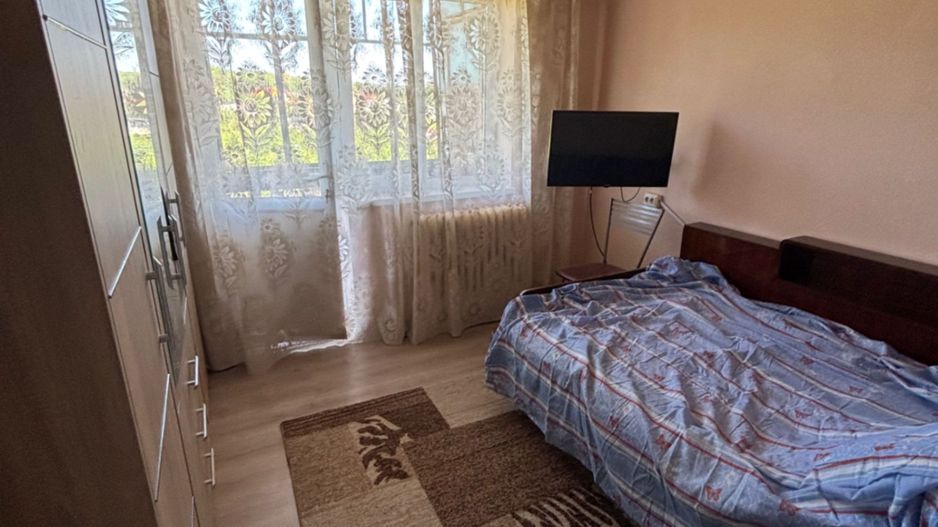 Apartament cu 4 camere de vanzare in Cugir - Poză 1