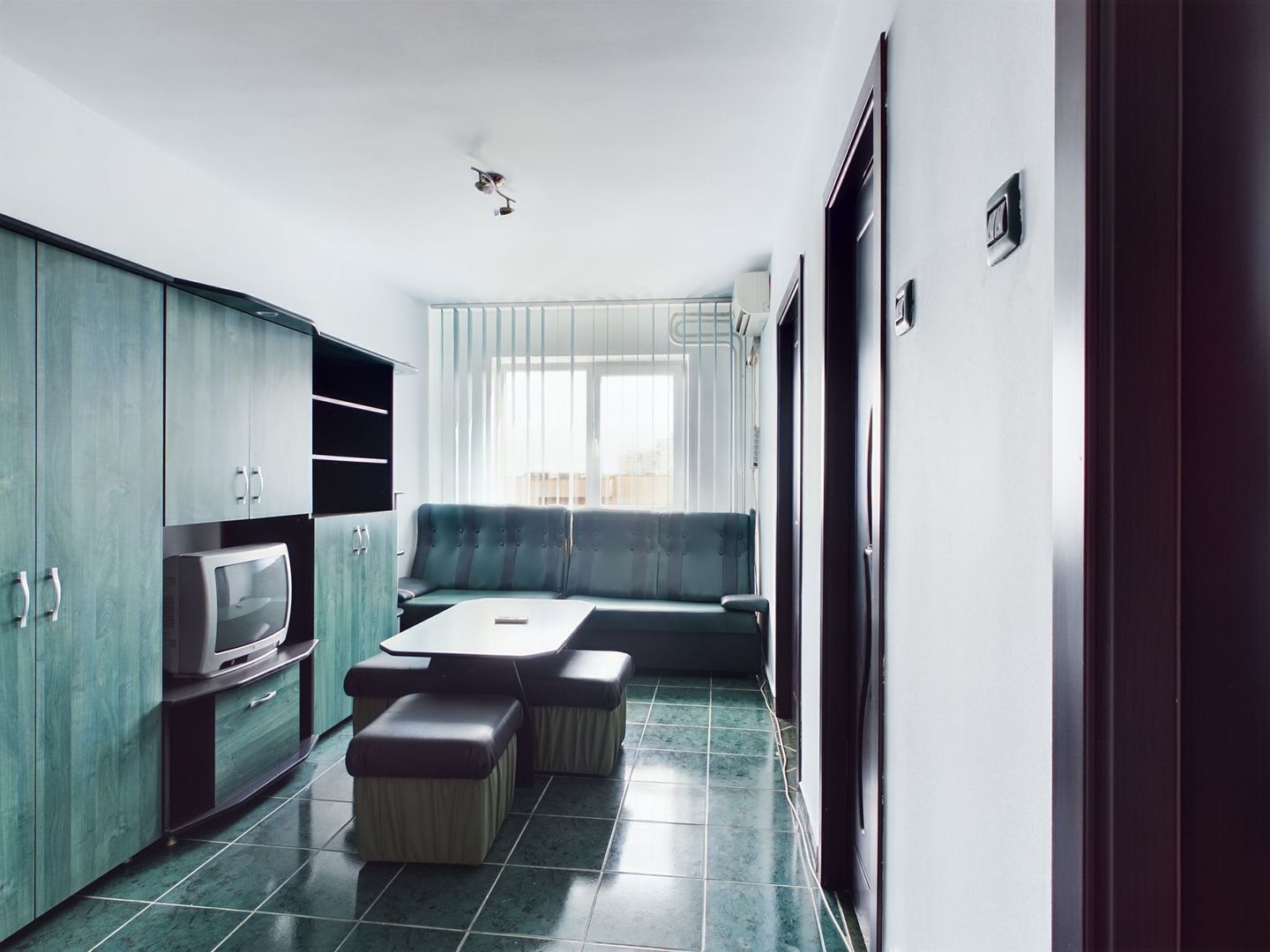 Apartament cu 3 camere în Vlaicu de închiriat - Poză 2