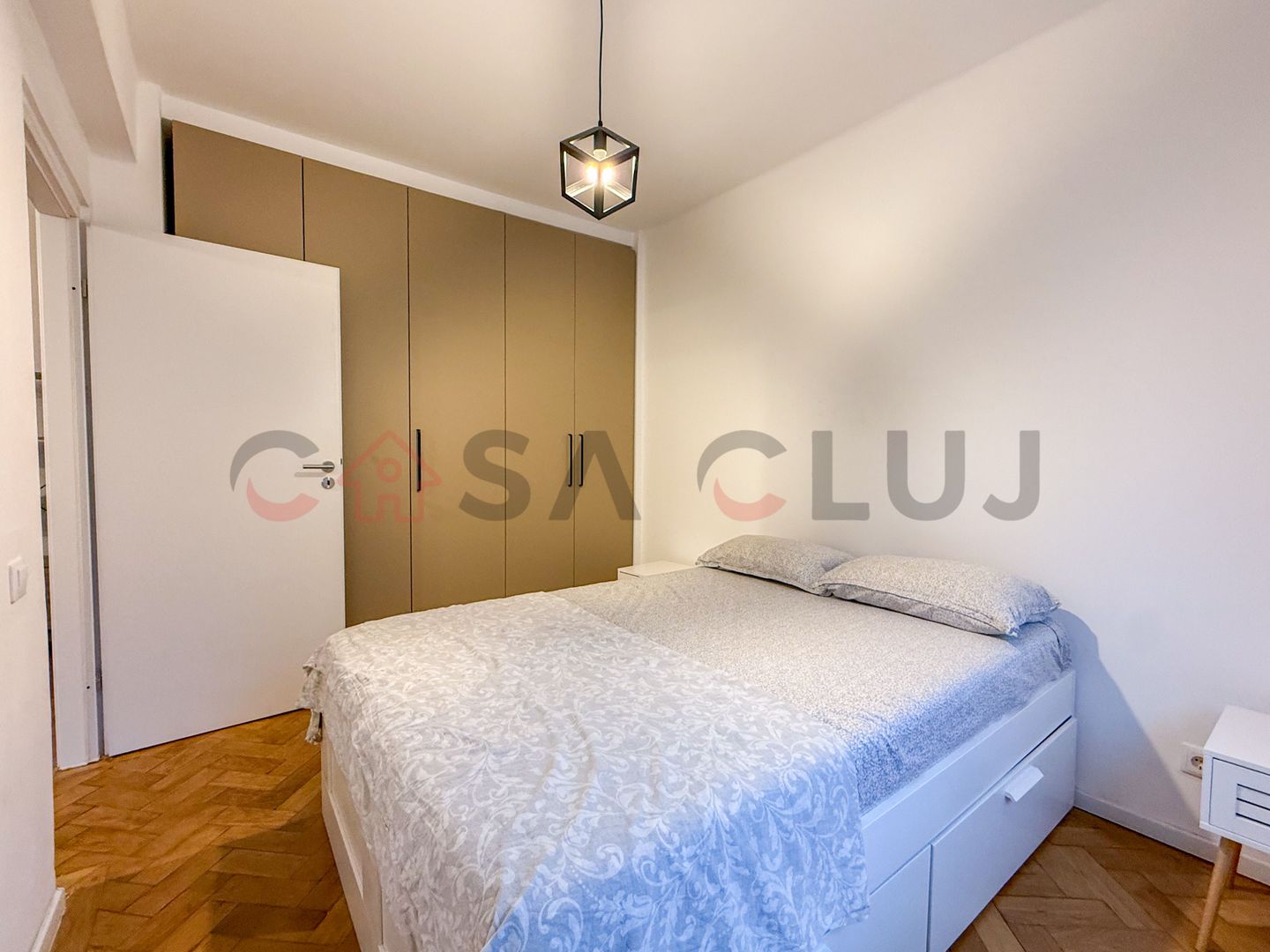 La cheie, Etaj Intermediar, Modern, Horea - Poză 4