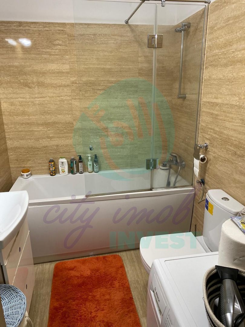 3 camere intr-o cladire cu arhitectura deosebita - Poză 6