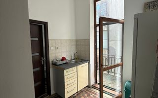 Eleganta, stil si mult potential intr-un apartament interbelic de 3 camere - Poză 10