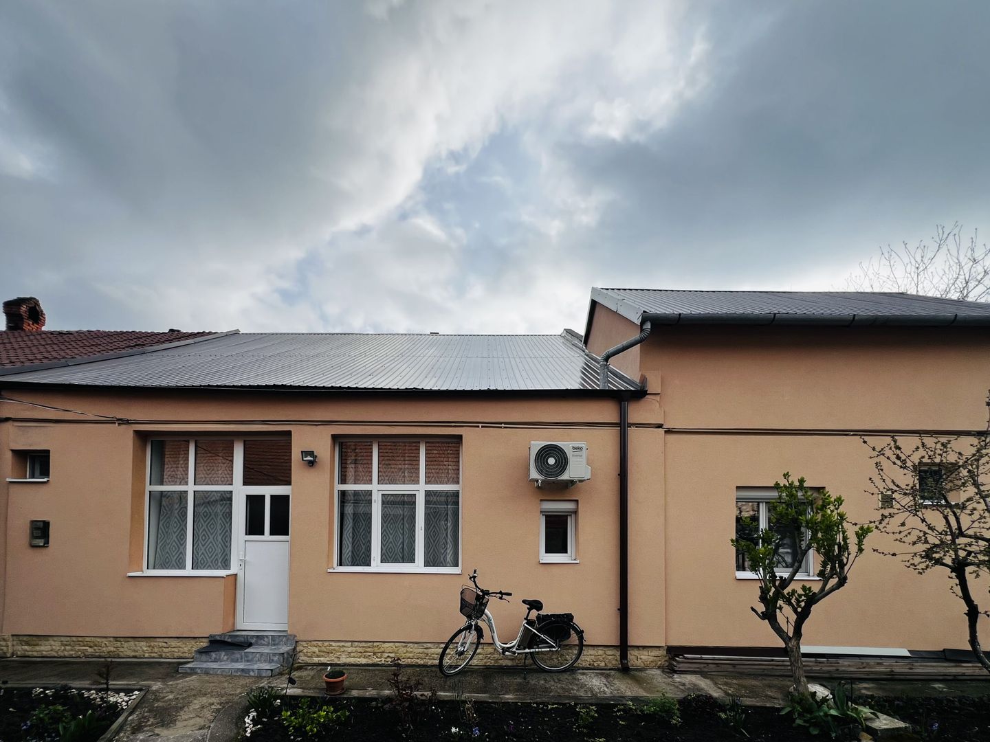 Casa 4 camere  complet renovata - Timisoara - Poză 1