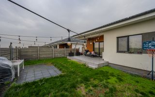 Vila parter mobilata si utilata Tunari - Poză 16