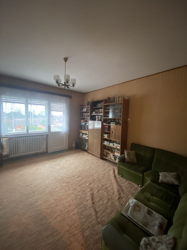 Apartament cu 3 camere si garaj, zona centrala. - Poză 1