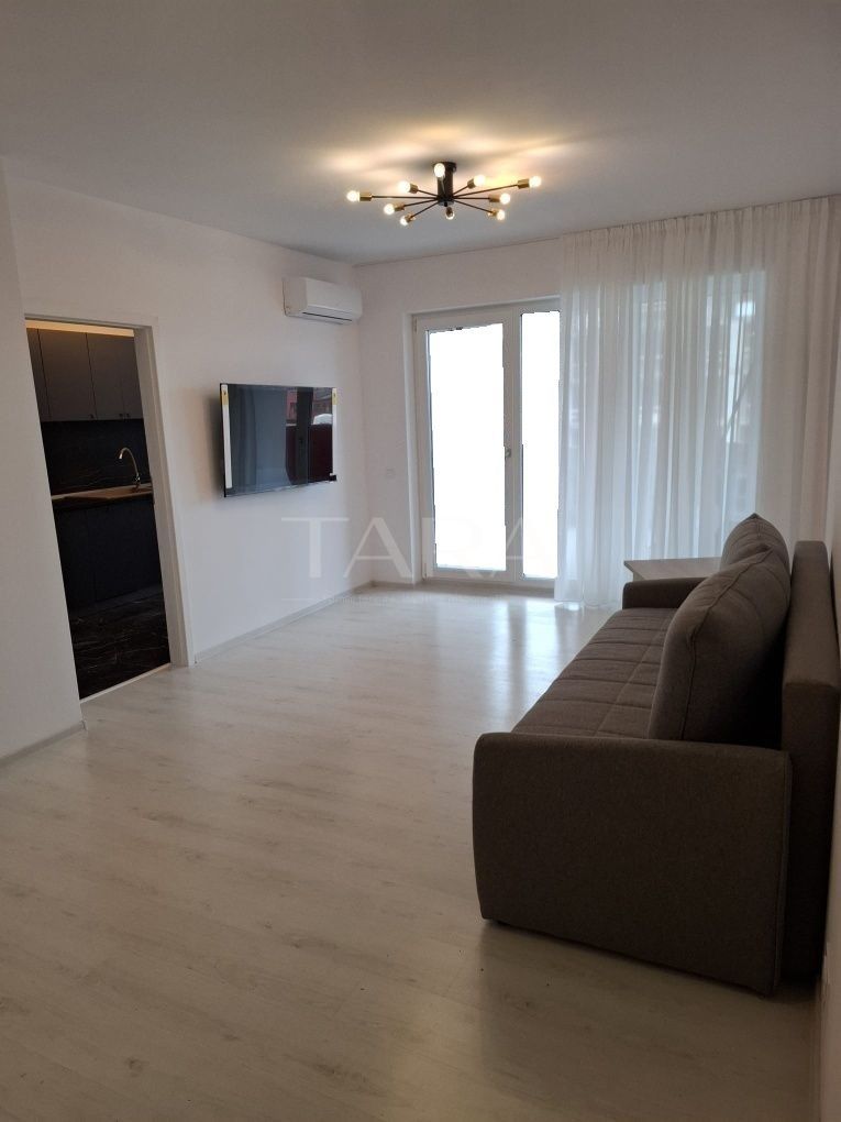 Apartament cu 2 camere decomandate în ansamblul Junior. - Poză 2