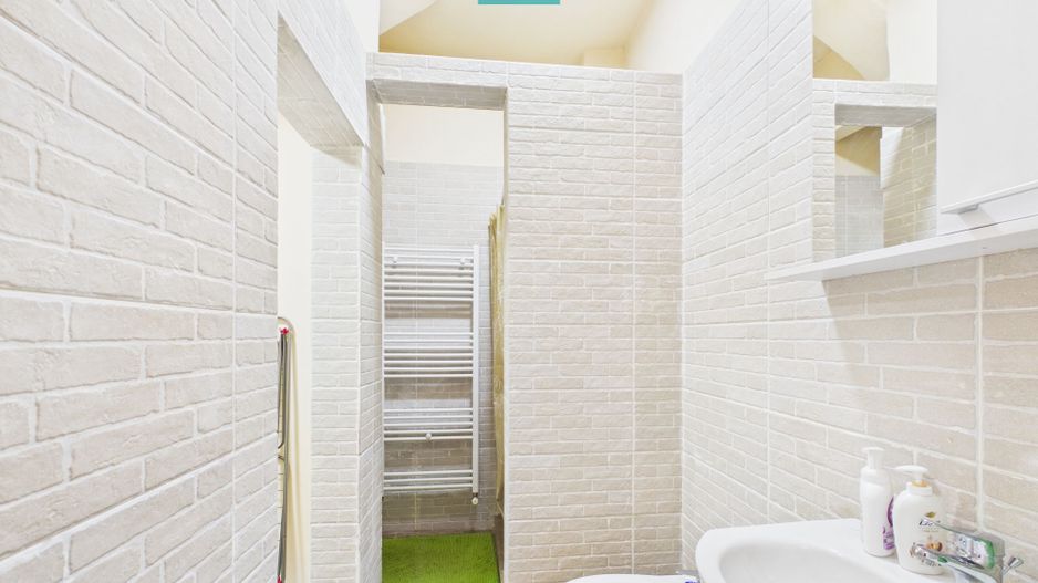 Apartament ultracentral, renovat, cu garaj - Poză 8