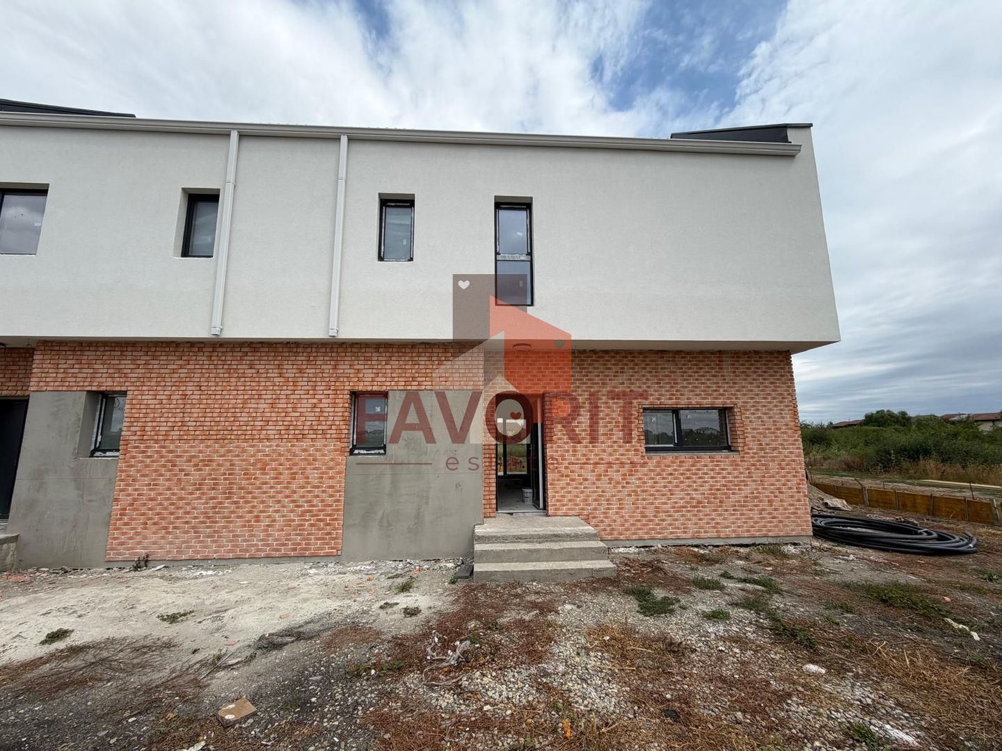 Triplex in Sacalaz |  Finisaje premium | 3 camere | Asfalt | 2 terase - Poză 2