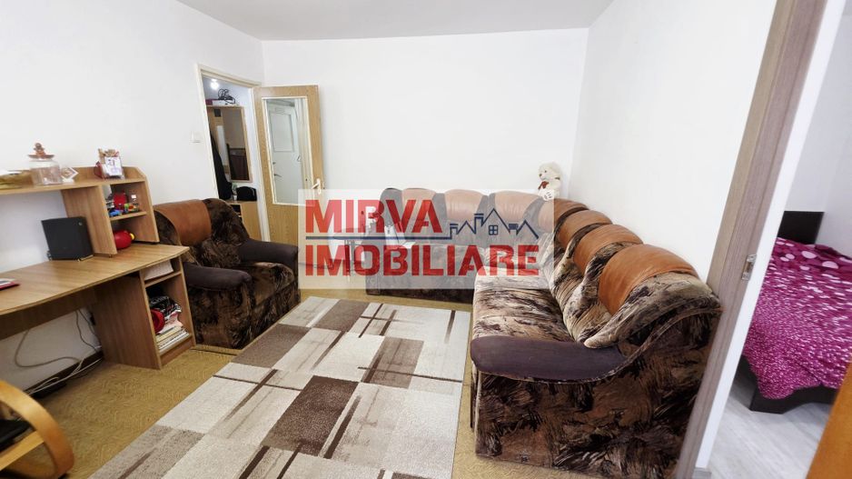 Apartament 3 camere, etaj 3, Malu Roșu – Str. Rîșnovenilor - Poză 2