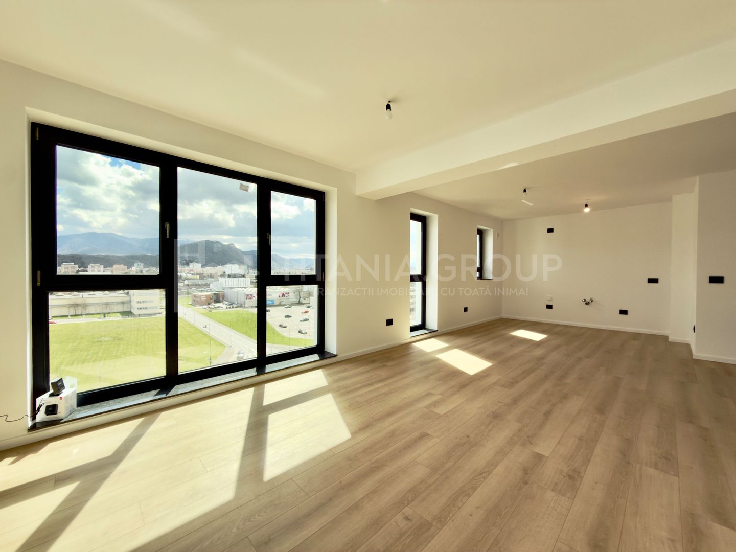 Apartament 2 camere cu vedere panoramică spre munte - Kasper Coresi - Poză 1