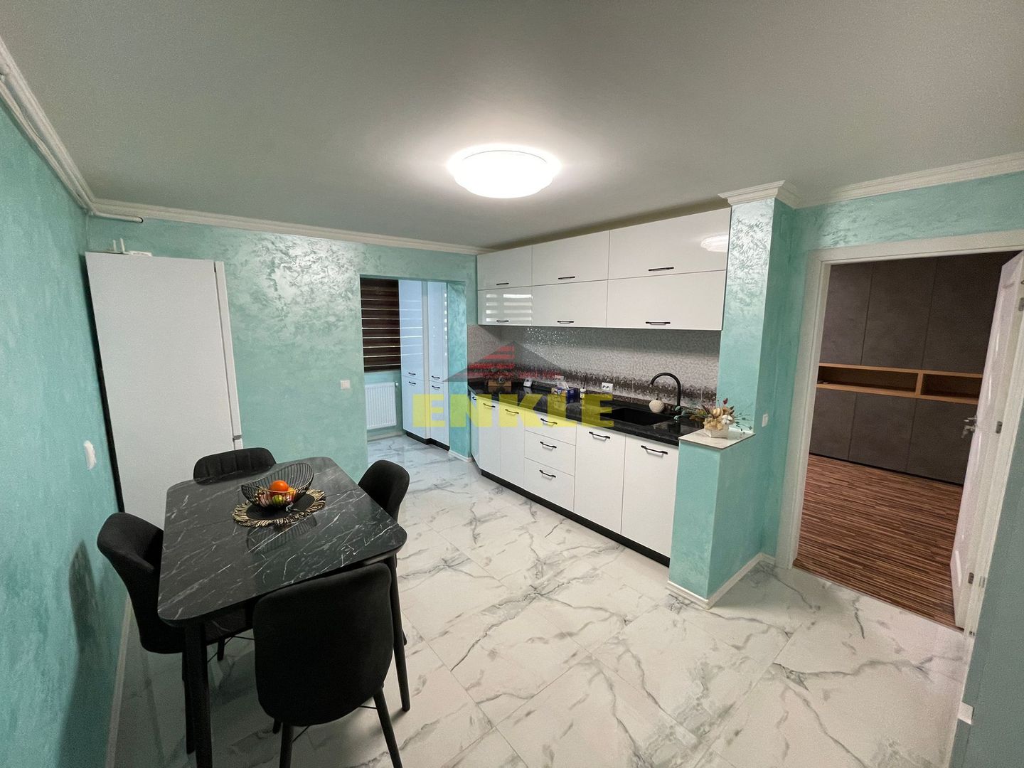 De vanzare apartament, 2 camere decomandat, zona Capat 1 - Poză 5