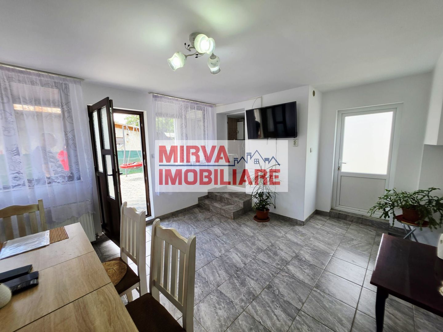 🏡 Casă renovată cu 6 camere, teren 557 mp – Berceni, Prahova - Poză 34